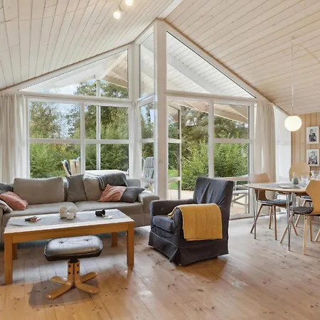 4 Bedroom In *